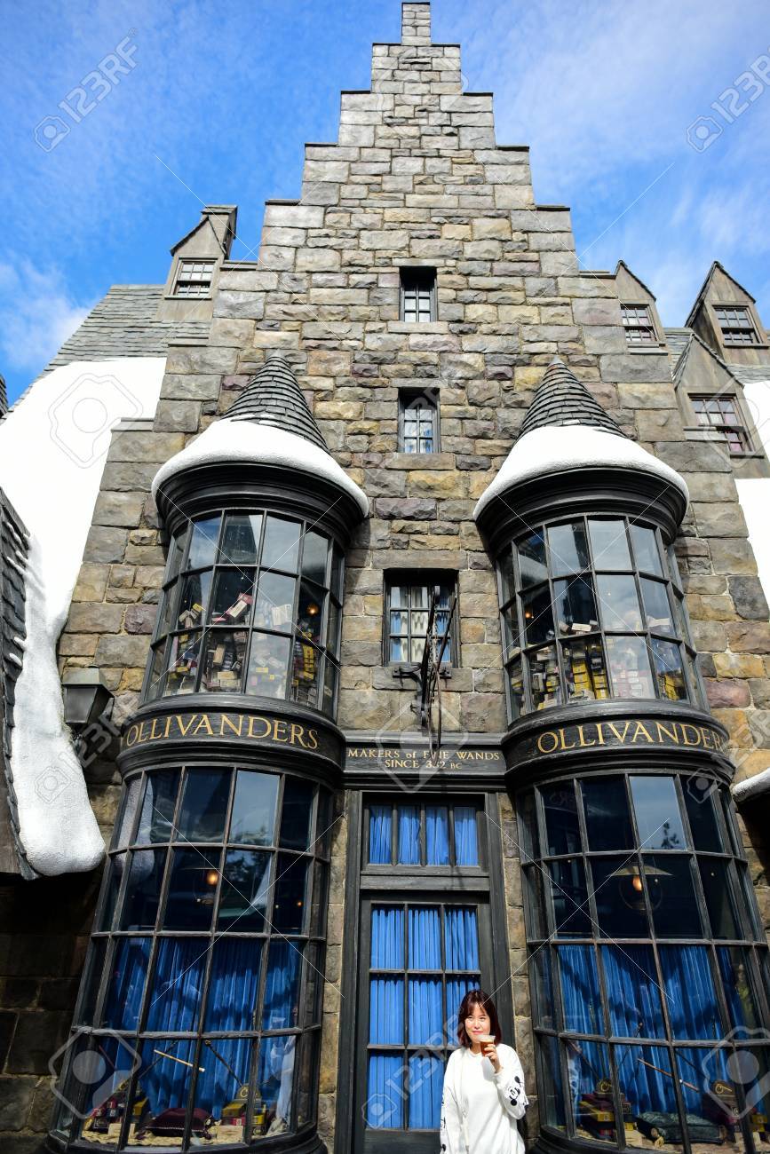 16 年 10 月 13 日 大阪府 Ollivanders 魔法の杖ショップでユニバーサル スタジオ ジャパン Usj 大阪に位置します 魔法の杖とテーマ ホグワーツ魔法魔術学校 ハリー ポッター シリーズの魔法 の写真素材 画像素材 Image