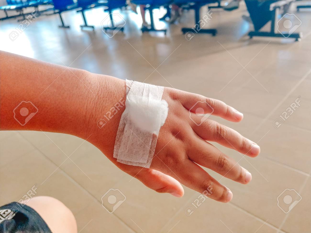Plano De Saúde Homem Acidente Braço Com Bandagem. Imagem Para Hospital,  Saudável, Perigo, Pessoa, Lesão, Conceito De Primeiros Socorros Foto  Royalty Free, Gravuras, Imagens e Banco de fotografias. Image 92819521