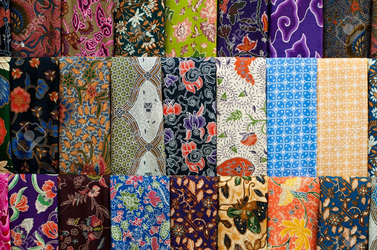 カラフルなバティック ジョグ ジャカルタ 中央ジャワ インドネシアのクローズ アップ の写真素材 画像素材 Image 12