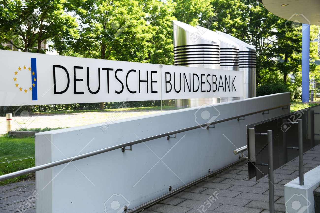 ミュンヘン、バイエルン、ドイツ-2018年5月19日：ドイツ連邦銀行ミュンヘン支店-ドイツ連邦銀行はドイツ連邦共和国の中央銀行ですの写真素材・画像素材  Image 182685061