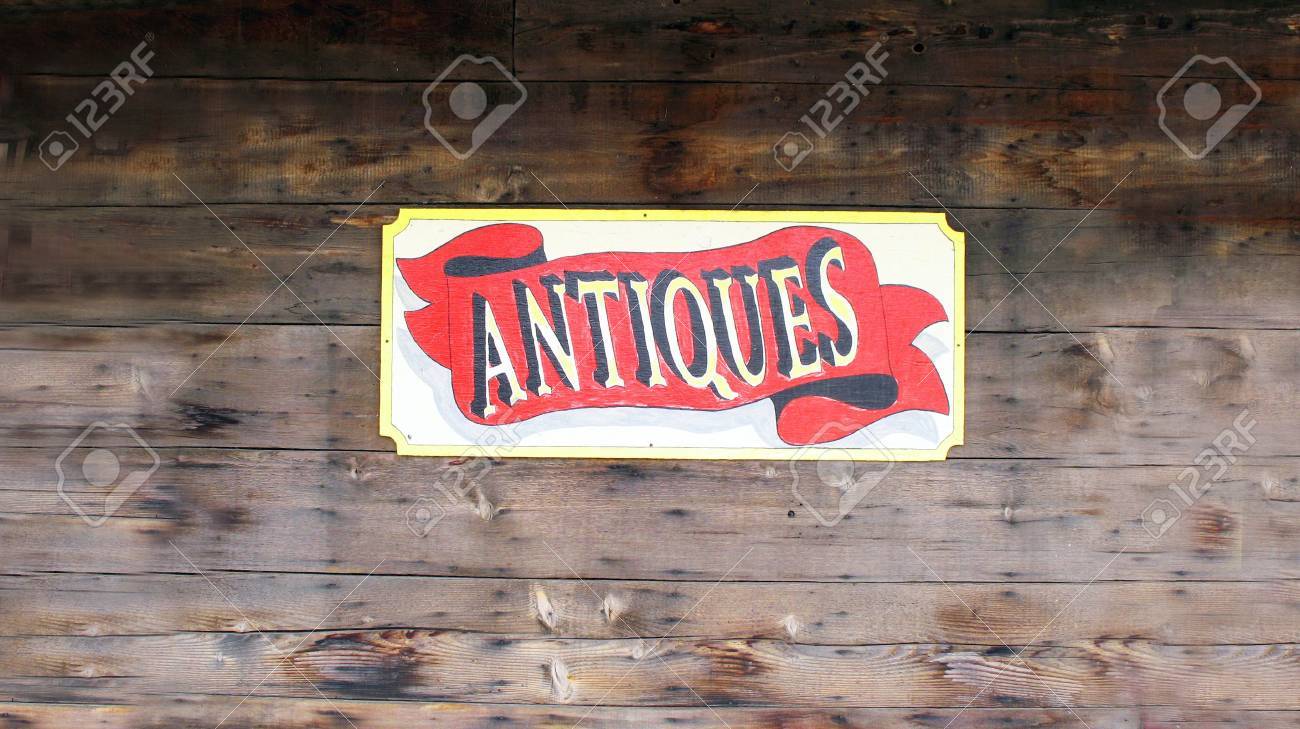 Pared De Madera Rustica Con Antiguedades Signo Fotos Retratos