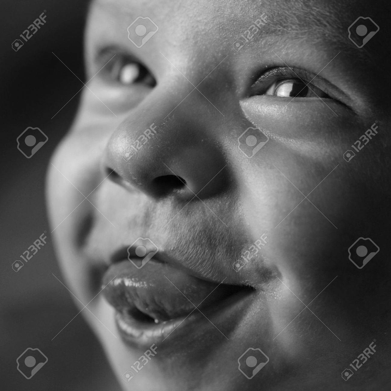 Immagini Stock Closeup Dolce Sorriso Di Un Bambino Di Fronte Il Bambino E Di 3 Mesi Image