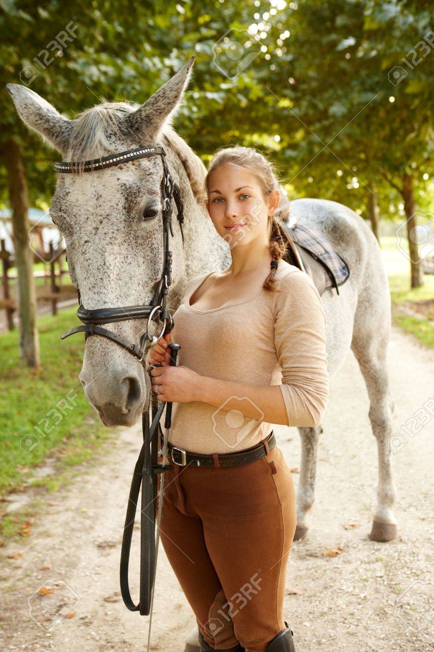 Fotos de Cavalo sorrindo, Imagens de Cavalo sorrindo sem royalties