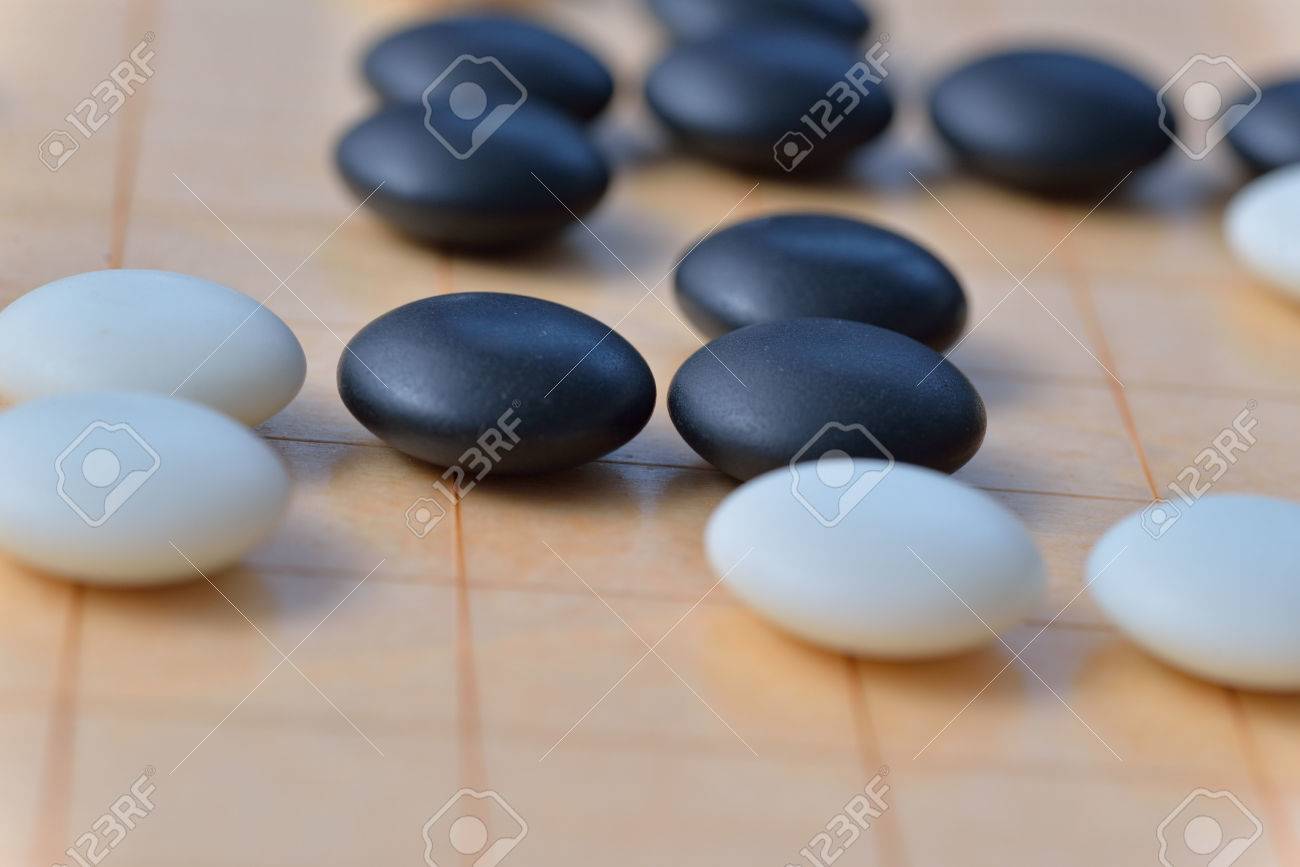 ゲーム行きます 移動は 2 プレーヤーの目的は 対戦相手より多くの領土を囲む ため抽象的な戦略ボードゲームです の写真素材 画像素材 Image