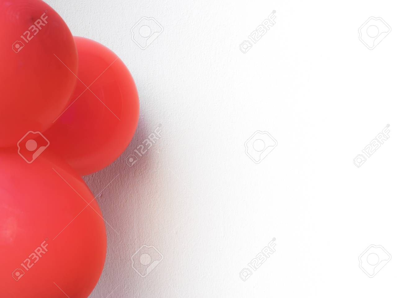 お祭りイベントの壁紙や背景を使用して白い壁に赤い風船 の写真素材 画像素材 Image 0055 お祭りイベントの壁紙や背景を使用して白い壁に赤い風船 の写真素材 画像素材 Image 0055