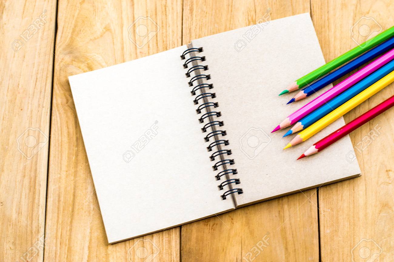 Bloco De Notas Com O Lapis No Fundo De Madeira Da Placa Usando Papel De Parede Ou Plano De Fundo Para A Educacao Fotografia De Negocios Tome Nota Do Produto Para O