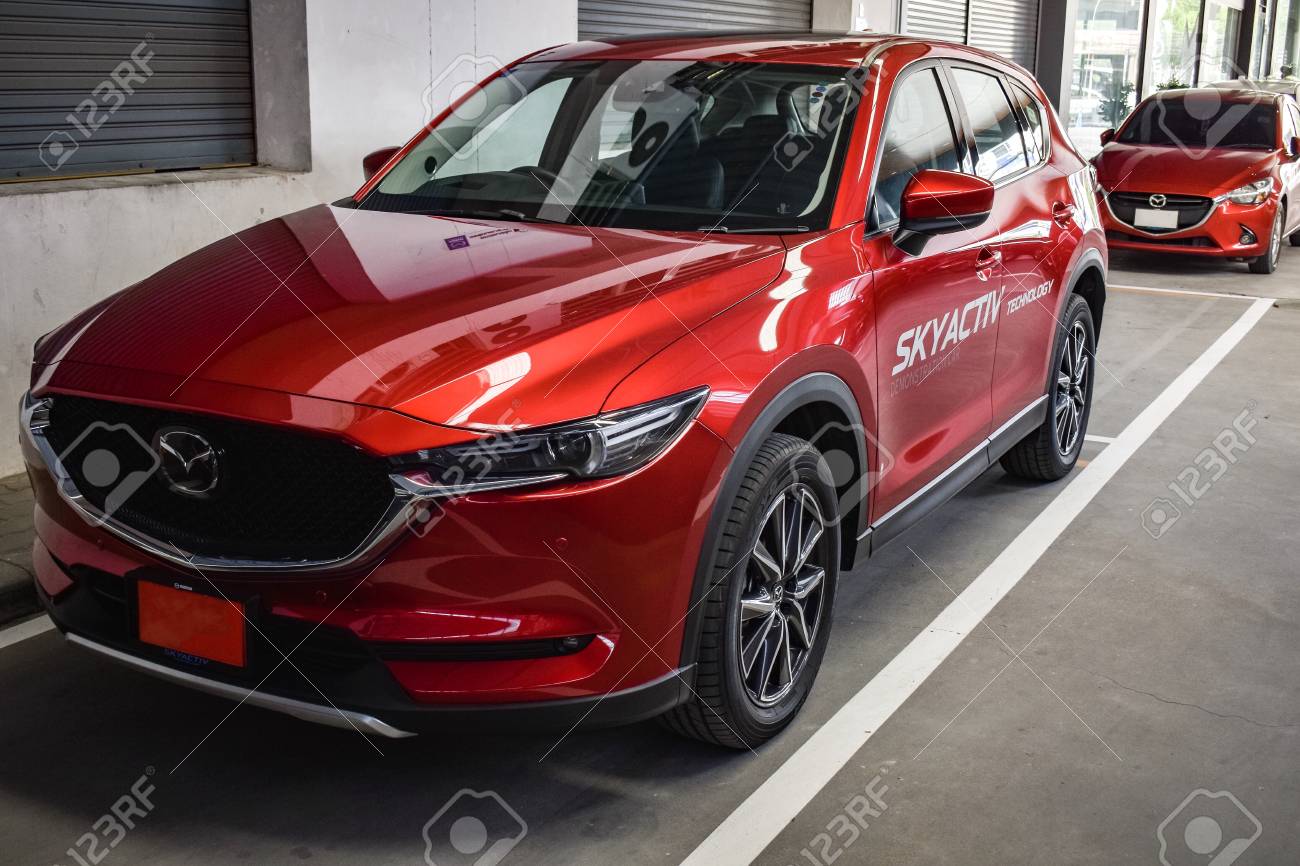 Bangsan Thailand May 18 This Car New Cx 5 Mazda Brand Japan Red Color On Parking Street For Customer So Parked In Showroom Thailand For Transport Automotive Automobile Illustrative Editorial Image 正版图像123rf中国