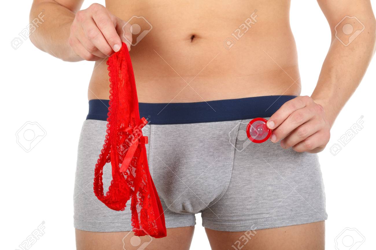 hombres en ropa interior femenina