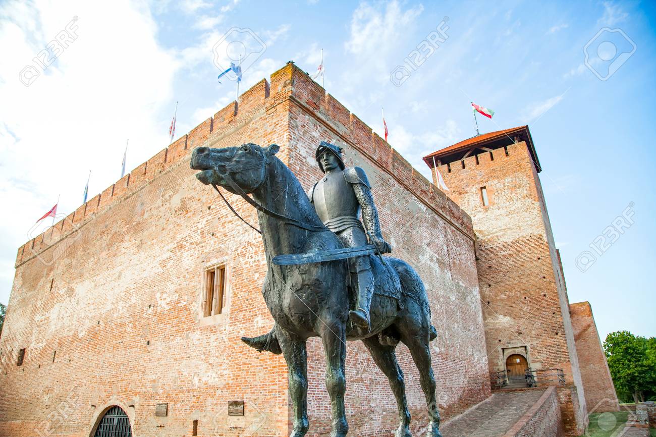 Picture of the medieval Gyula castle, made of bricks - 88436553 Picture of the medieval Gyula castle, made of bricks - 88436553