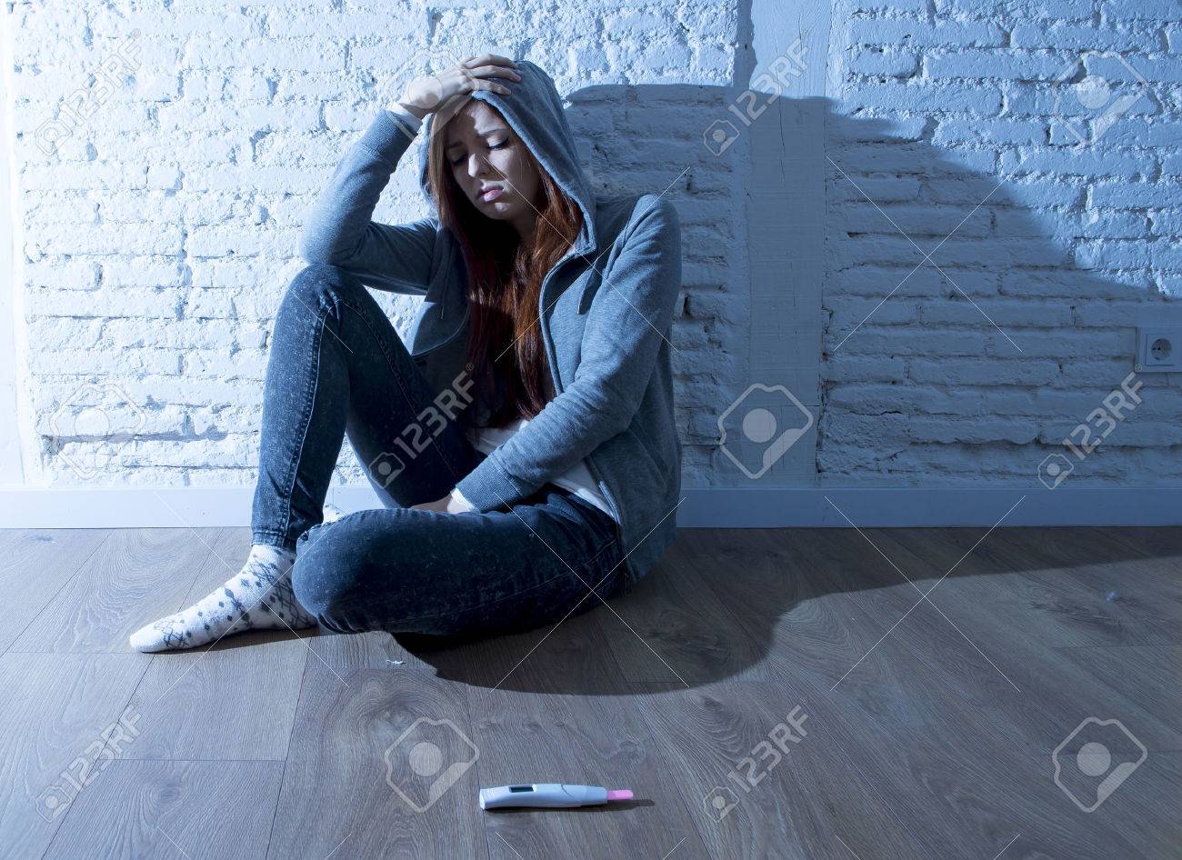 Junges Teenie Girl Wird Zerstört Junges Teenie Girl Wird Zerstört