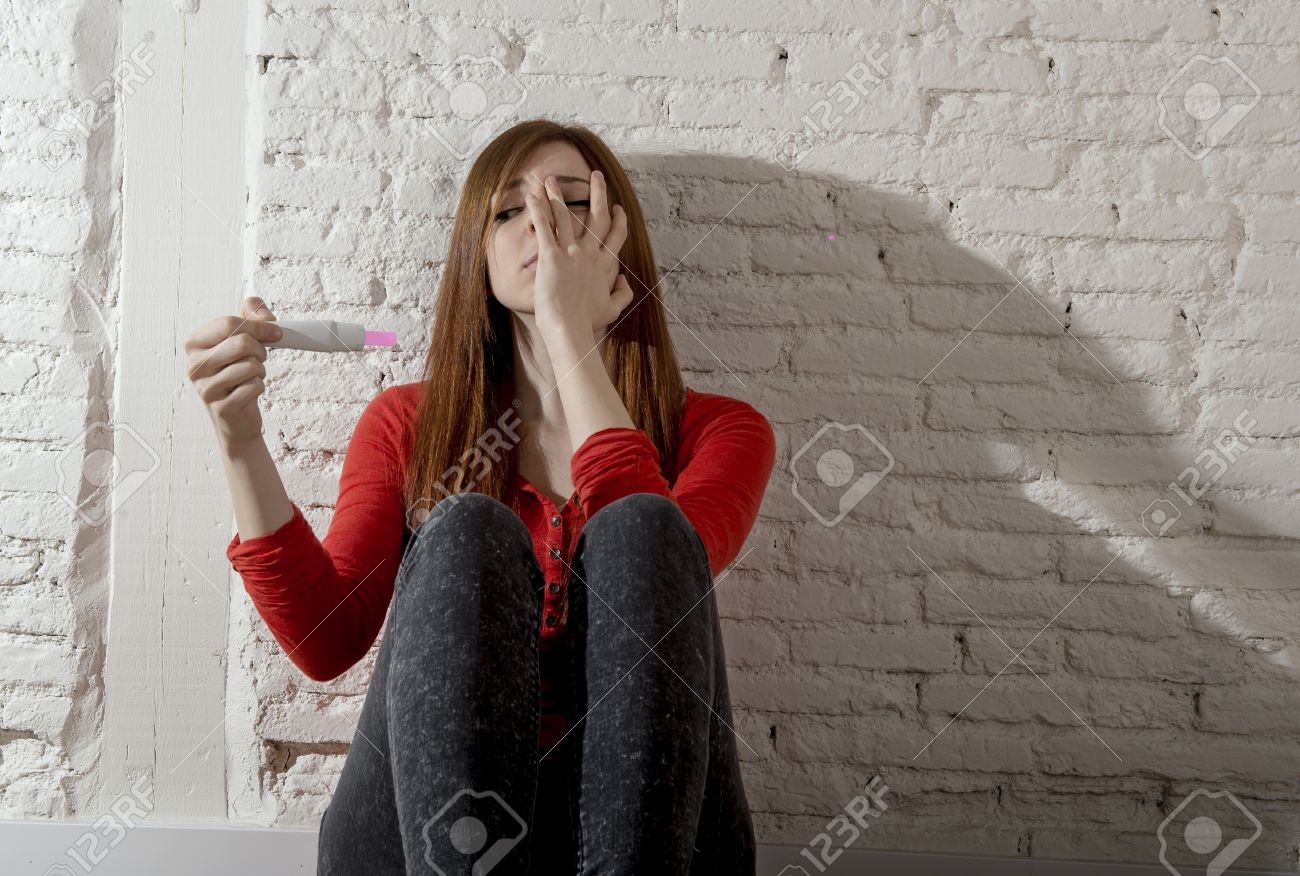 Junges Teenie Girl Wird Zerstört Junges Teenie Girl Wird Zerstört