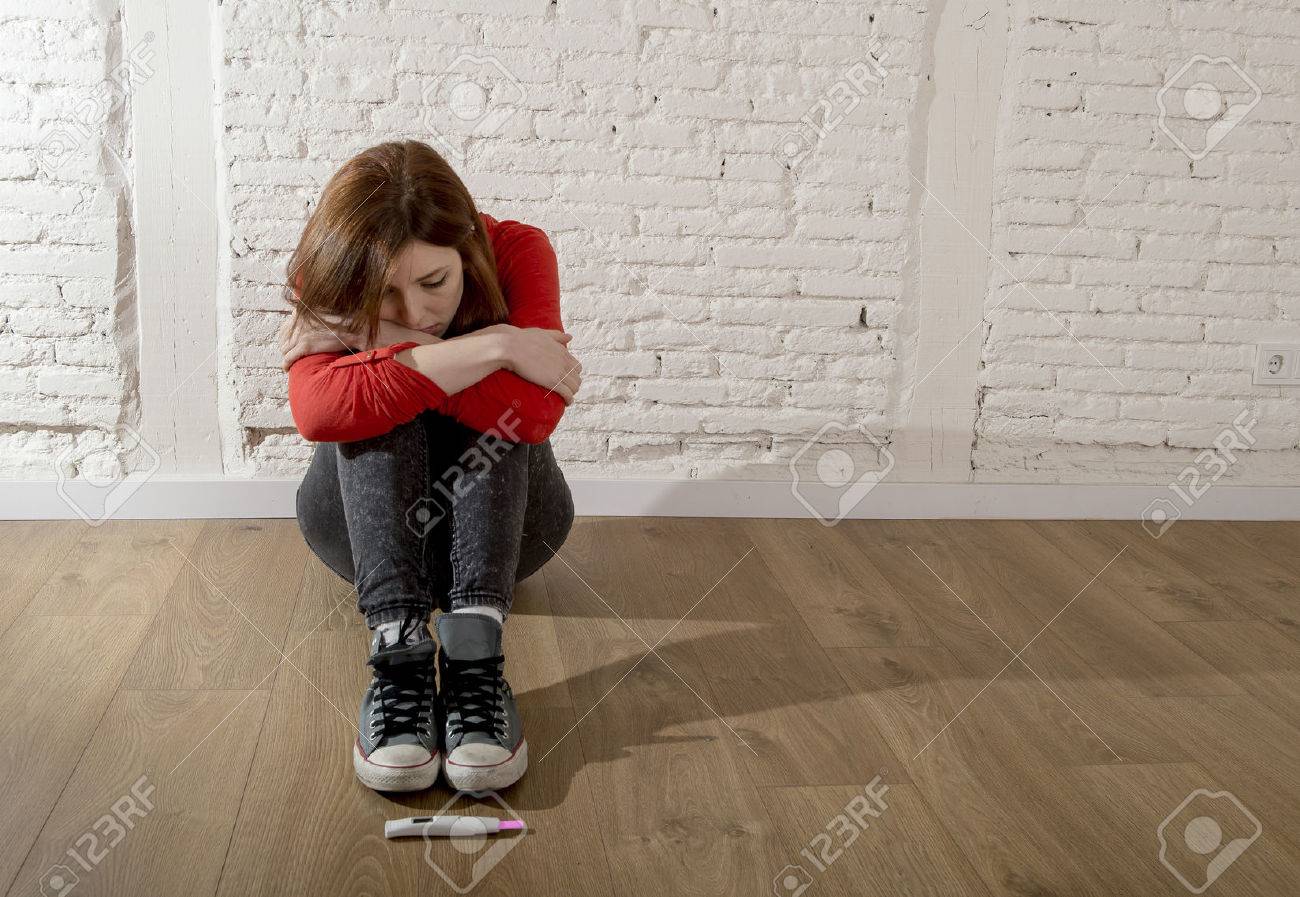 Junges Teenie Girl Wird Zerstört Junges Teenie Girl Wird Zerstört