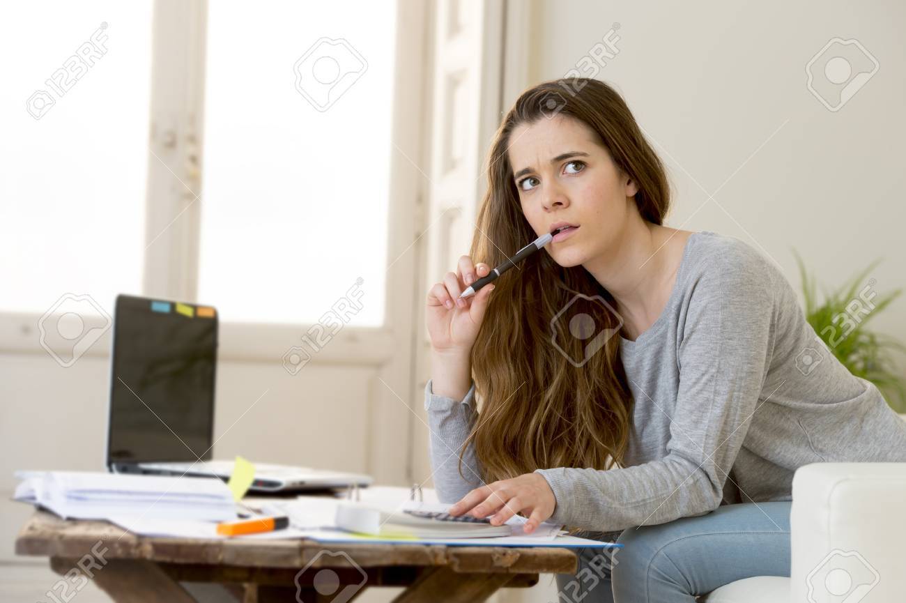 Junge Attraktive Und Verzweifelte Frau Leiden Stress Papierkram