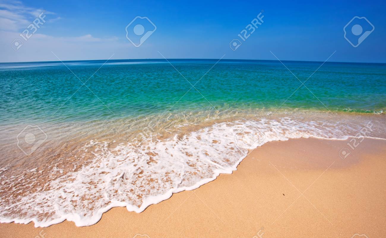 海の景色 きれいな水 青い空と美しい熱帯のビーチ 自然の背景 の写真素材 画像素材 Image