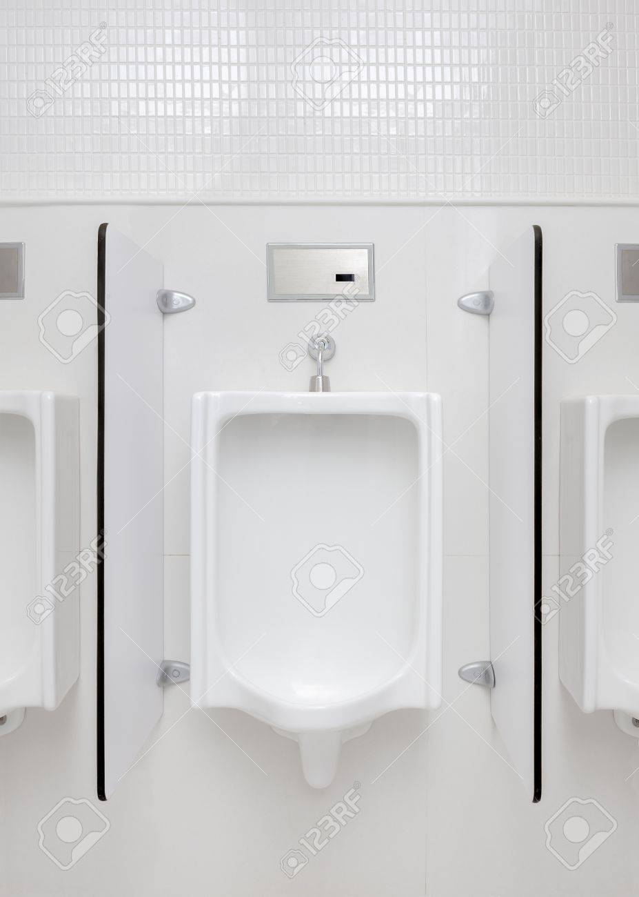 トイレ正面に便器 の写真素材 画像素材 Image