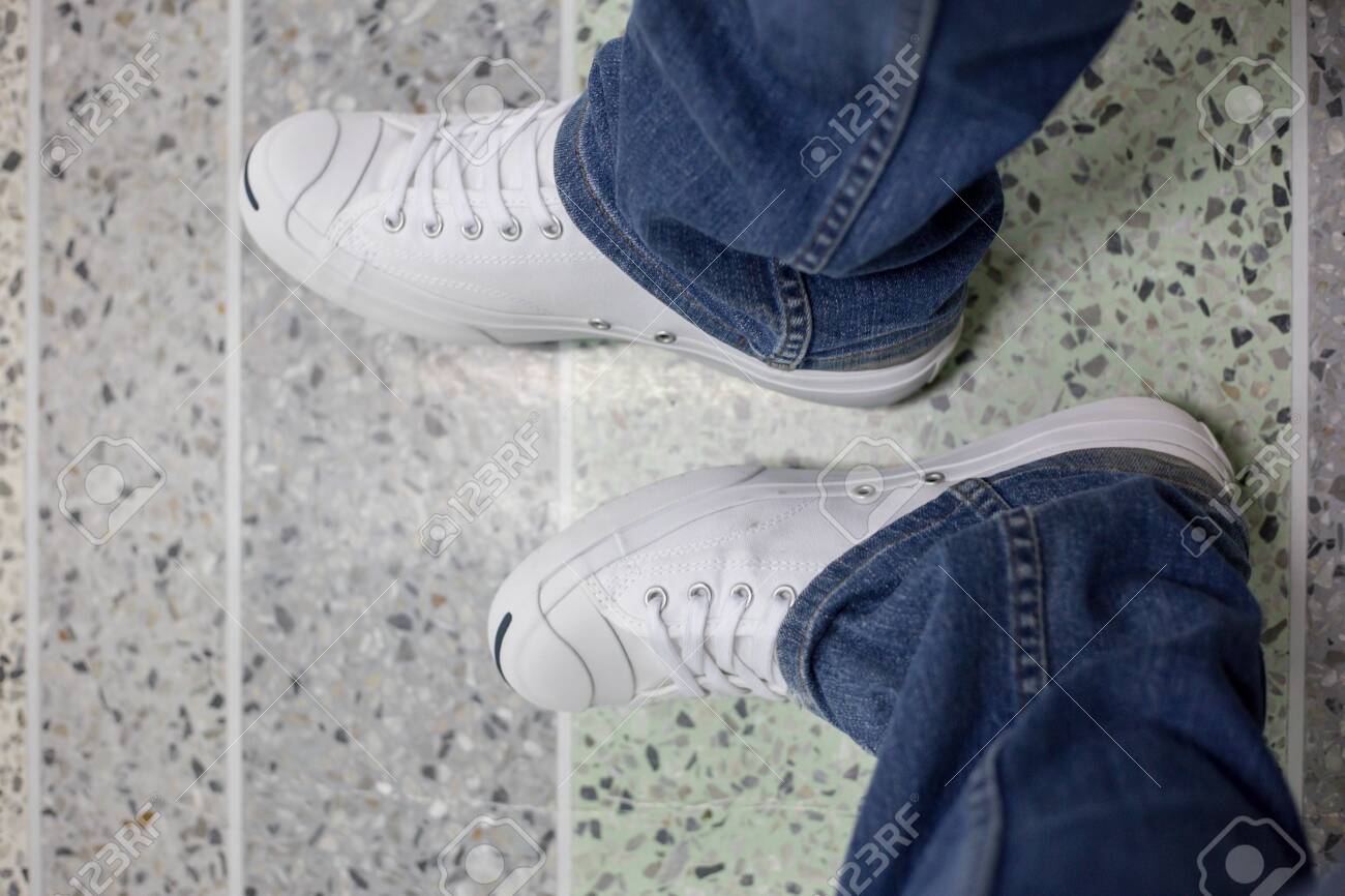 white shoes for jeans