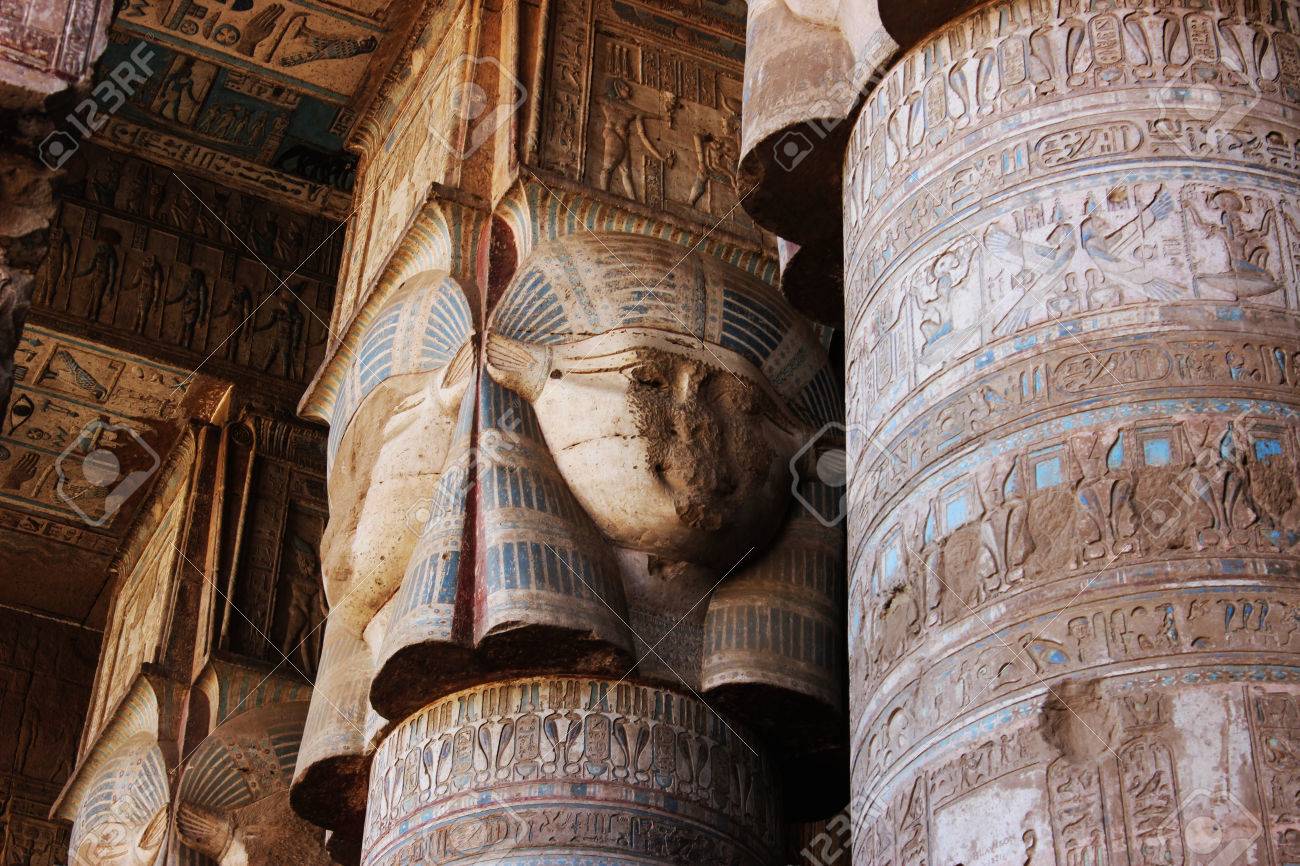 デンデラ デンデラのハトホル神殿の列と Hypostyle ホールの写真素材・画像素材 Image 77273911