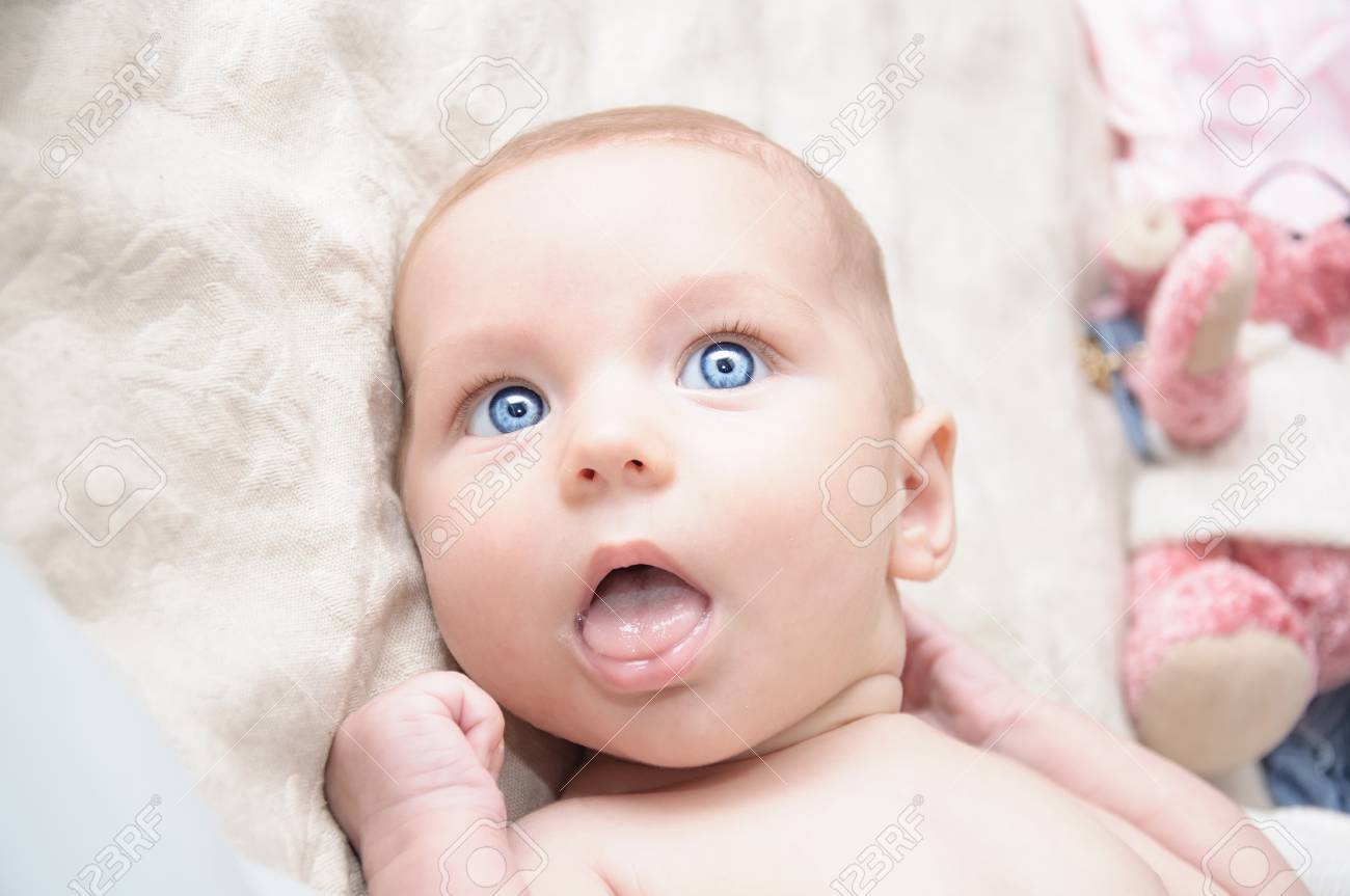 Portrait D Un Beau Bebe Banque D Images Et Photos Libres De Droits Image