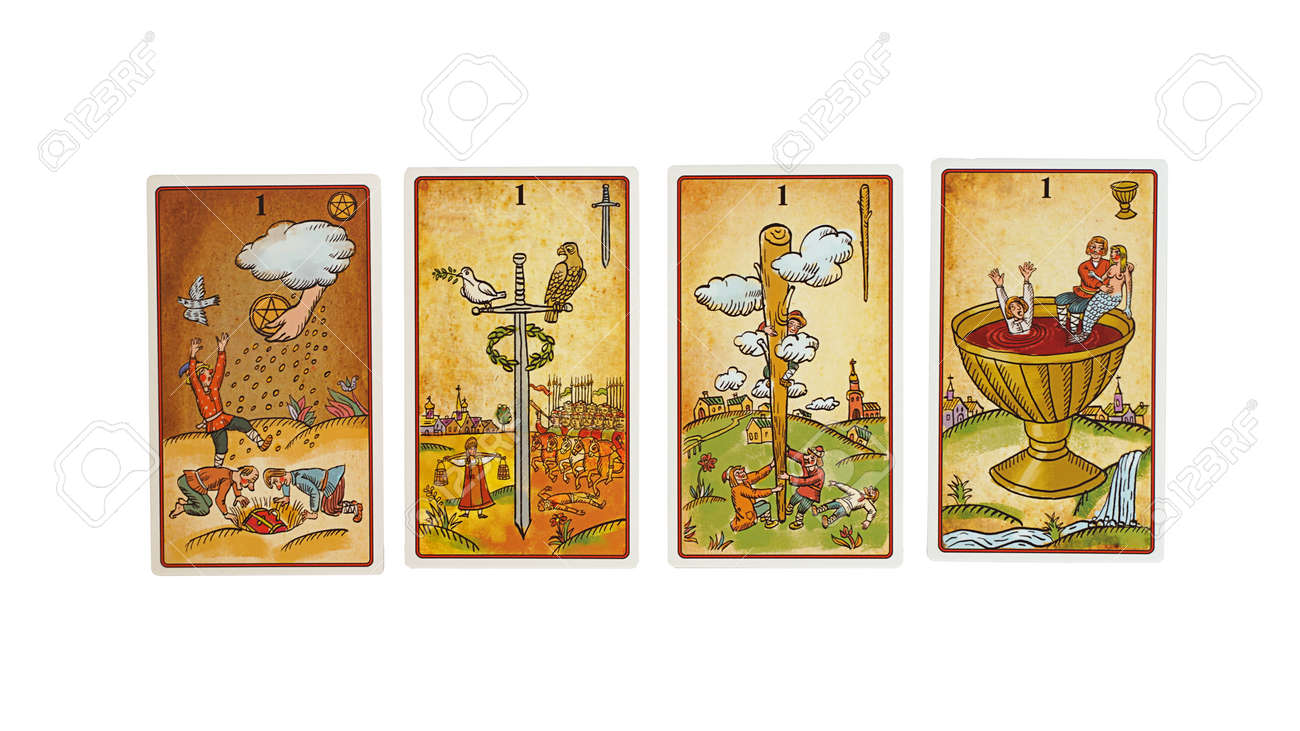 タロットカードコレクションのエース、カップのエース、バトンのエース、コインのエース、ソードのエース。高品質の写真の写真素材・画像素材 Image  165774360