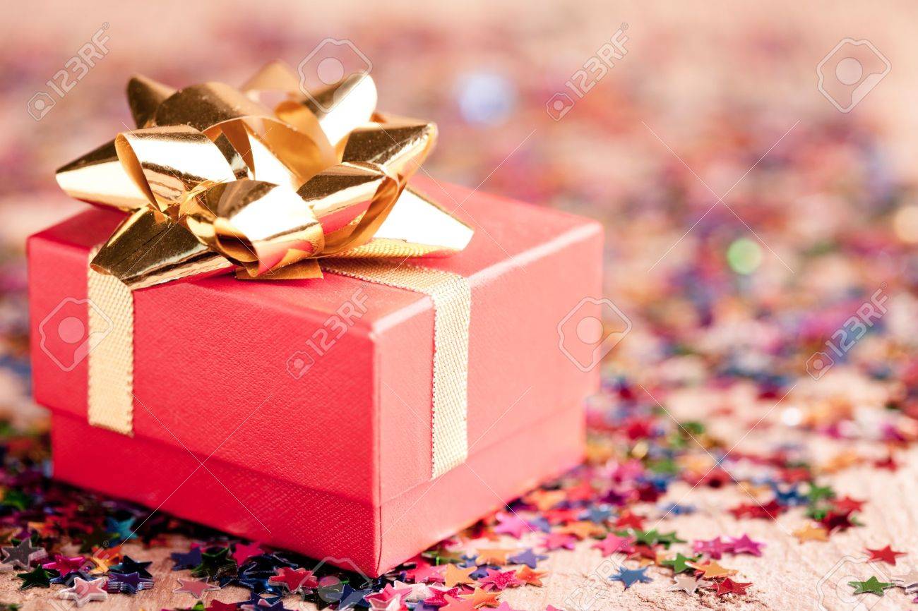 Small red gift box closeup with gold bow special for jewelery - 10432509 Small red gift box closeup with gold bow special for jewelery - 10432509