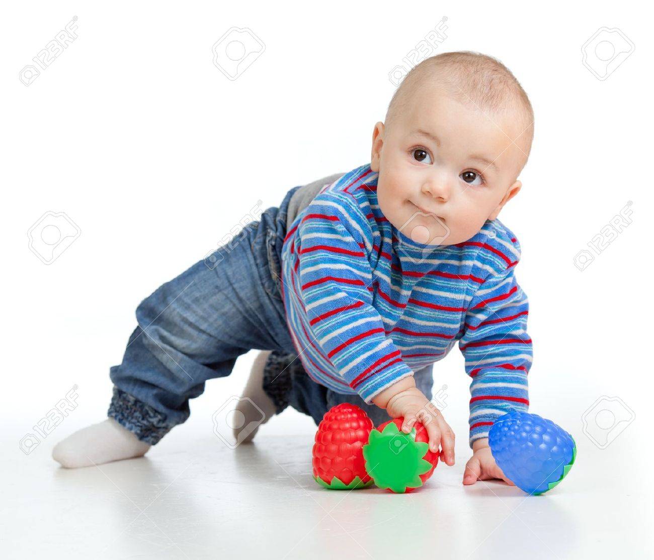 白で分離されたおもちゃで遊んで面白い赤ちゃん の写真素材 画像素材 Image 白で分離されたおもちゃで遊んで面白い赤ちゃん の写真素材 画像素材 Image