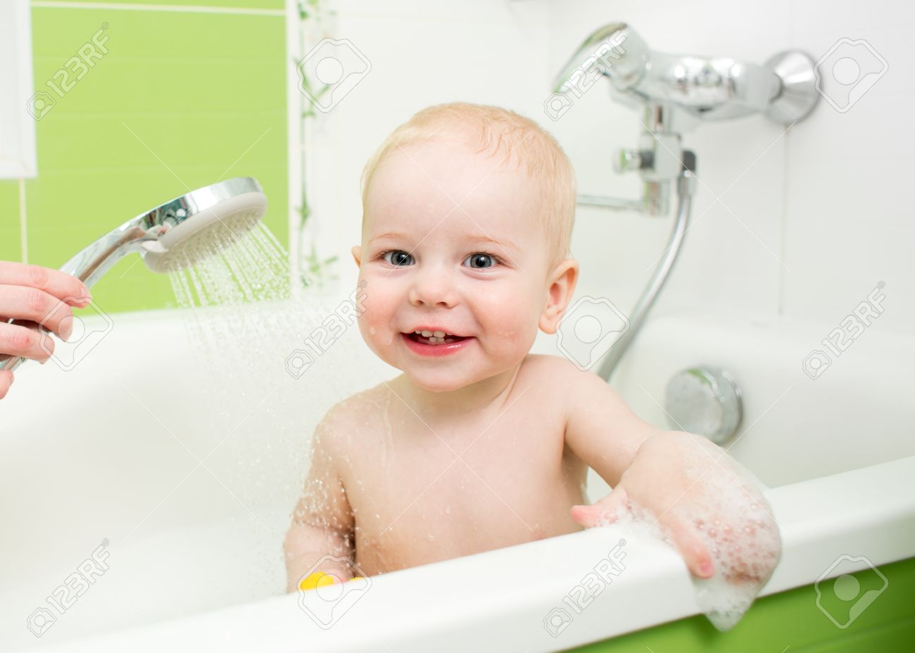 かわいい幼児子供男の子 お風呂 の写真素材 画像素材 Image