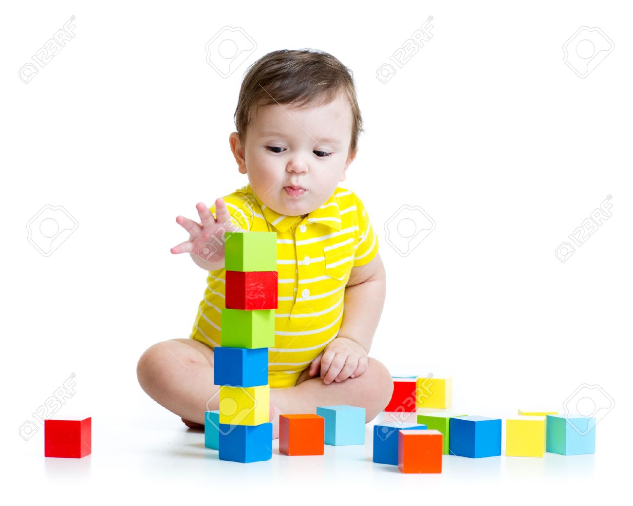 分離された木のおもちゃ積み木幼児子供 の写真素材 画像素材 Image