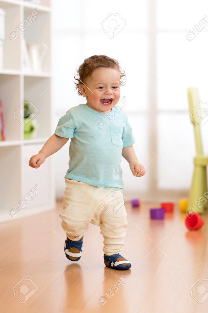 how long from first steps to walking