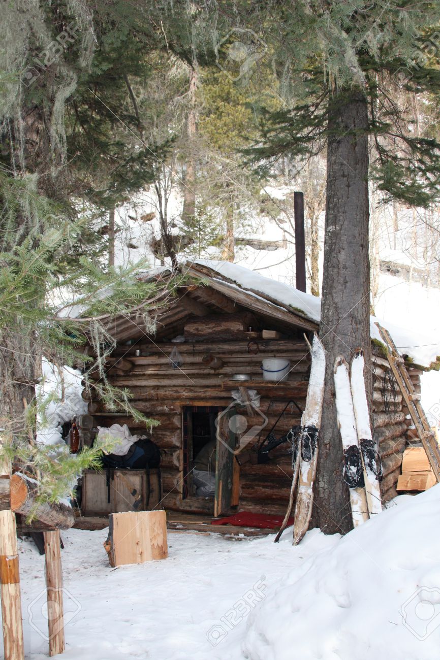Jagerhutte In Der Sibirischen Taiga Im Winter Wahrend Der Jagd