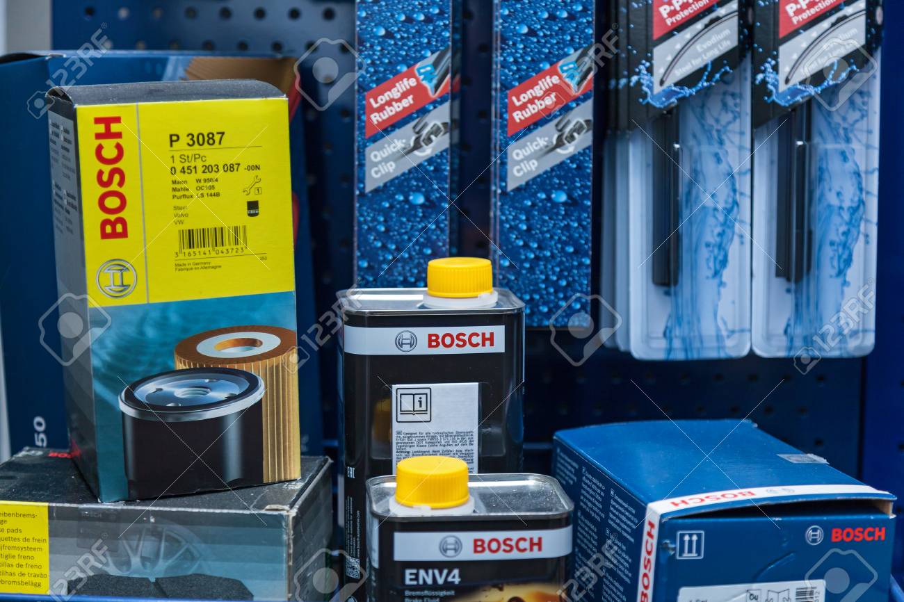 Ucrania Lviv 10 De Diciembre De 2017: Accesorios Y Repuestos Para Automóviles De Bosch Fotos, Retratos, Imágenes De Archivo Libres De Derecho. Image 97091353.