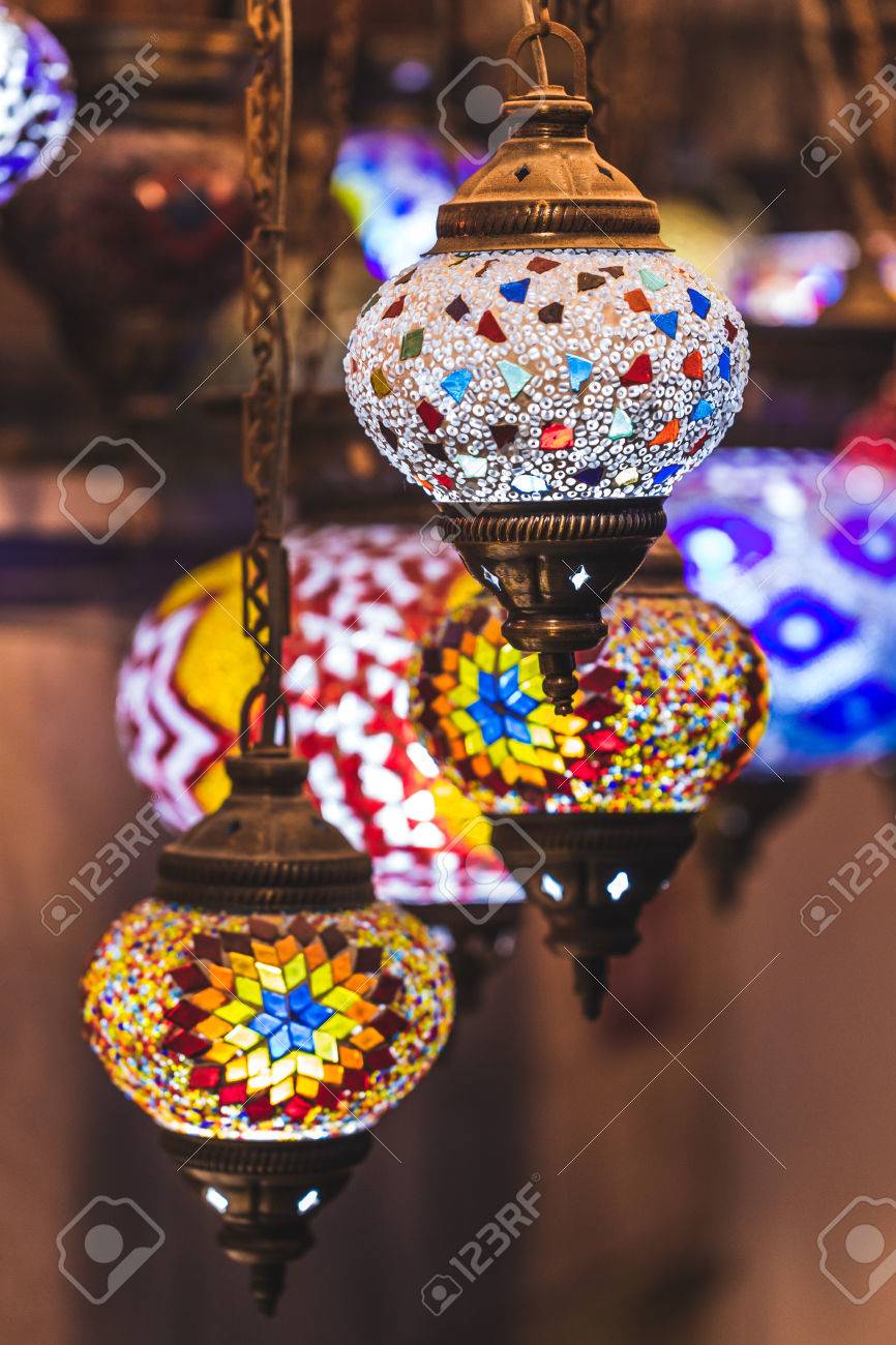 驚くべき伝統的な手作りトルコ ランプ土産物店 色からすのモザイク