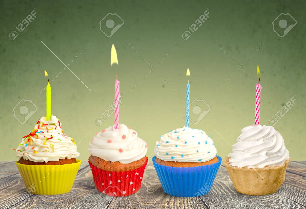 Cupcake Anniversaire Gateau Banque D Images Et Photos Libres De Droits Image