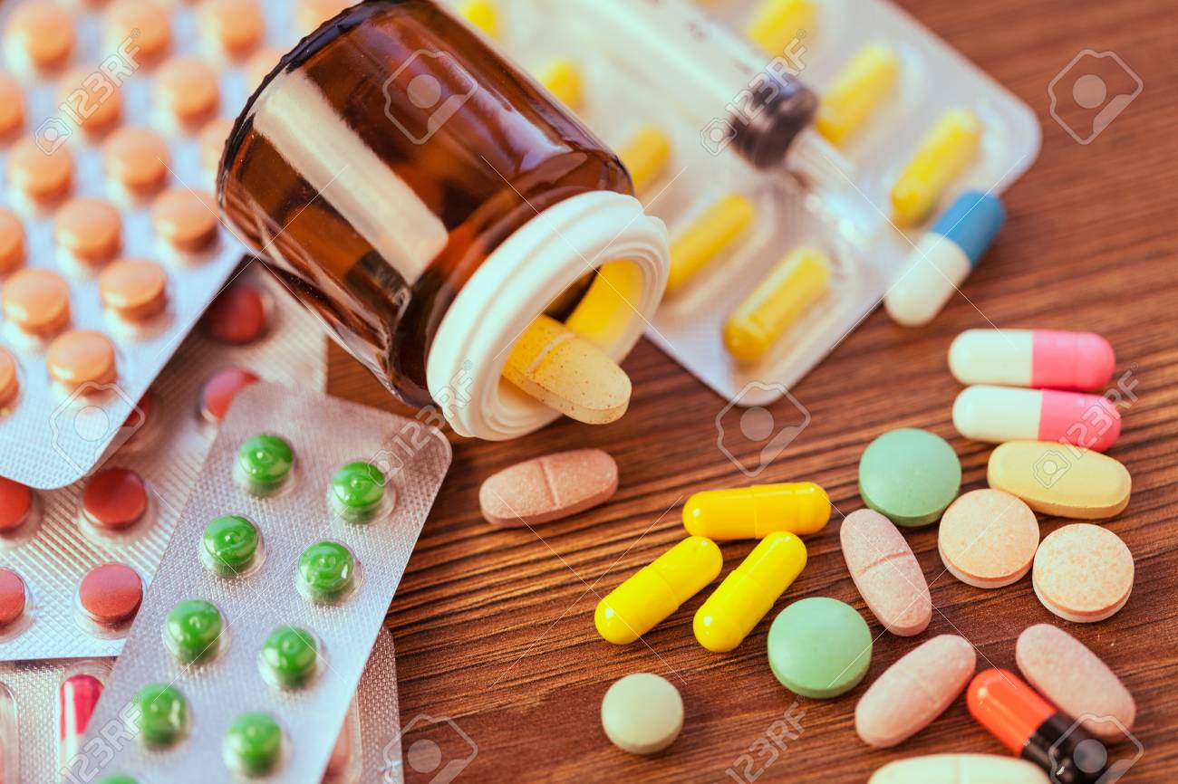 治療薬の薬処方 医薬品 健康のための容器の治癒 薬局のテーマ パッケージに薬用抗生物質を含むカプセル剤 の写真素材 画像素材 Image 96383669
