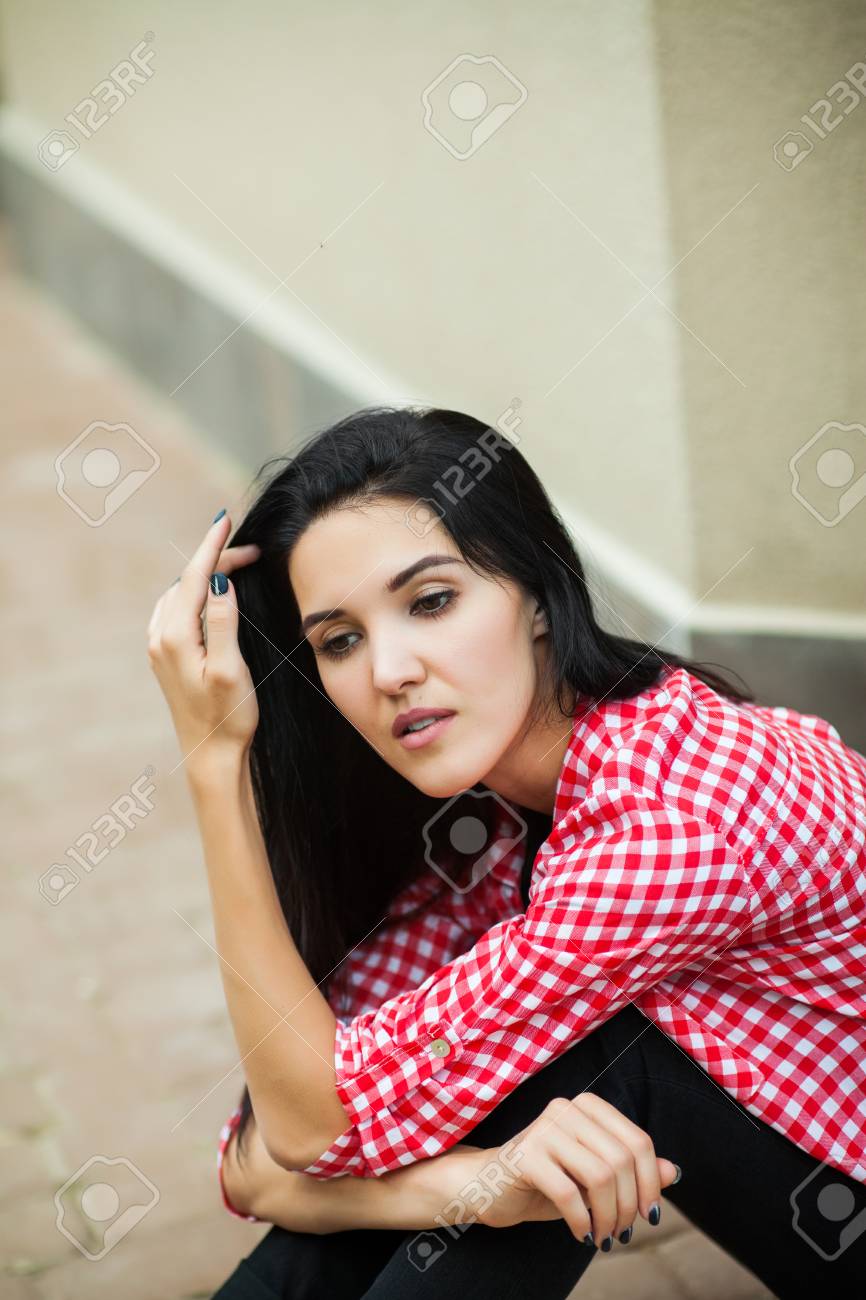Camisa Roja Y Pantalon Negro Pantalon Rojo Outfit Camisa Coral