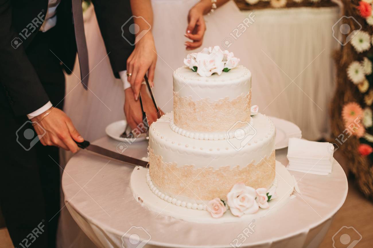 Luxe Décoré Gâteau De Mariage Sur La Table