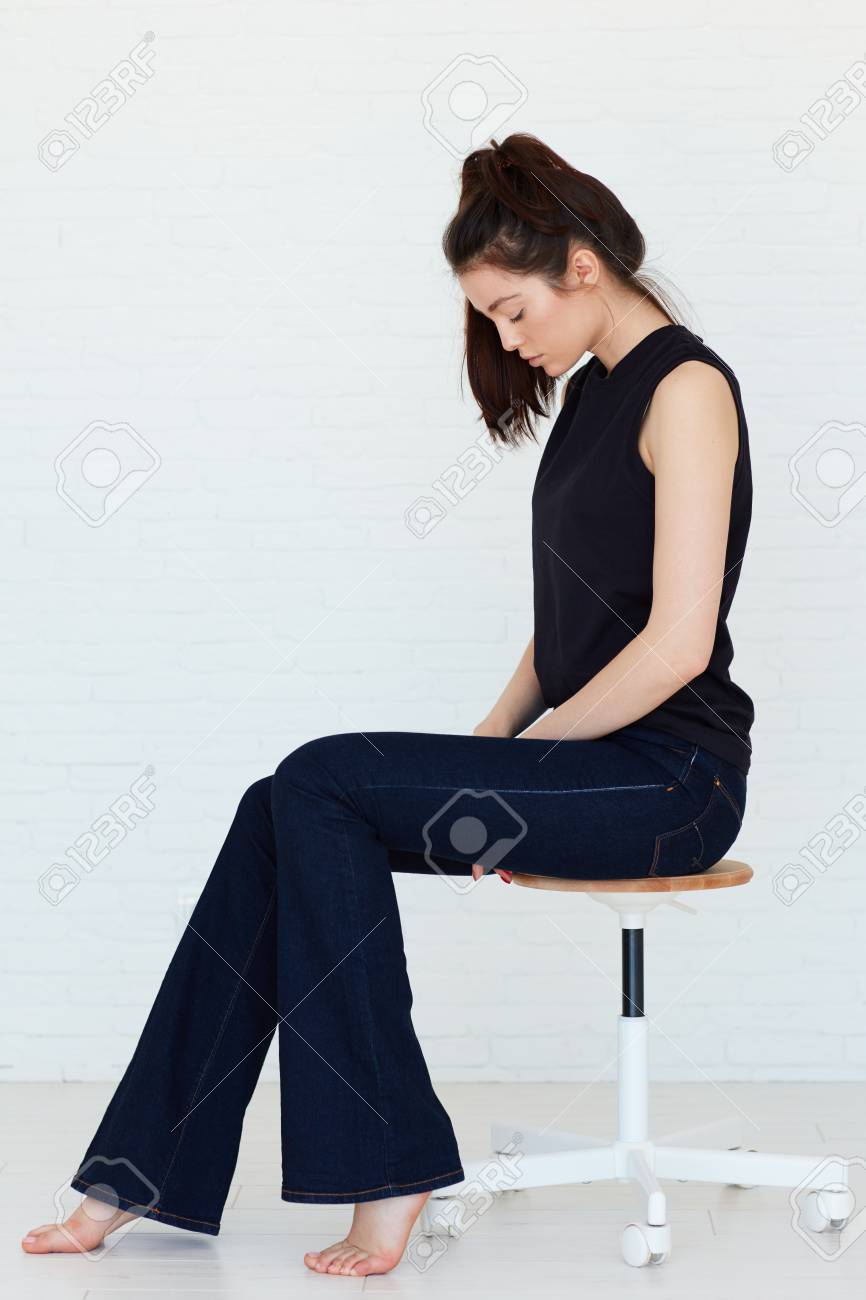 若い女性の自然光とモデルのテスト写真撮影のポーズ の写真素材 画像素材 Image 7198