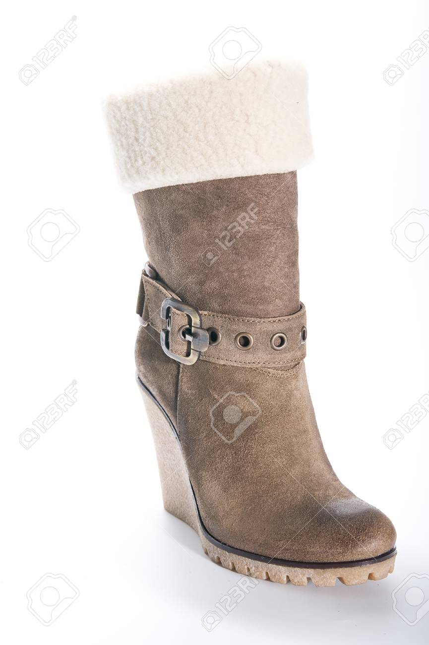 Botas De Ante De Color Beige De La Mujer En Un Alto única Botas De Ante De Color Beige De La Mujer En Un Alto única