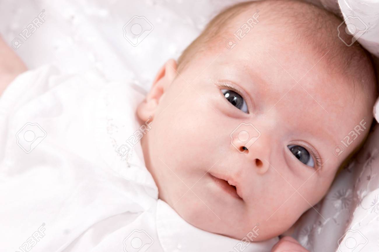1 ヶ月歳の赤ちゃんの女の子の頭 の写真素材 画像素材 Image 1 ヶ月歳の赤ちゃんの女の子の頭 の写真素材 画像素材 Image