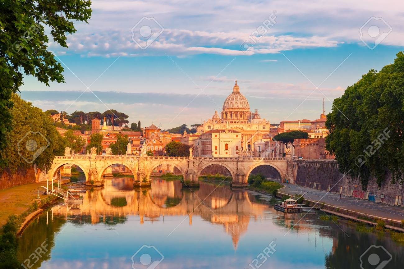 聖天使橋 ローマ イタリアの晴れた朝にテヴェレ川にミラーの反射で聖ピーター大聖堂 の写真素材 画像素材 Image 聖天使橋 ローマ イタリアの晴れた朝にテヴェレ川にミラーの反射で聖ピーター大聖堂 の写真素材 画像素材 Image