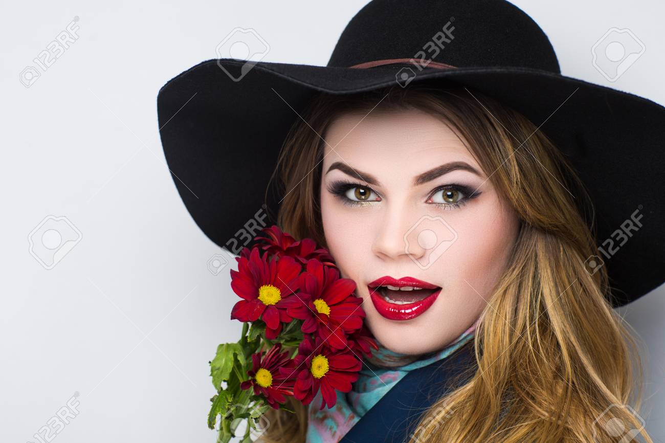 Big round black hat Clearance