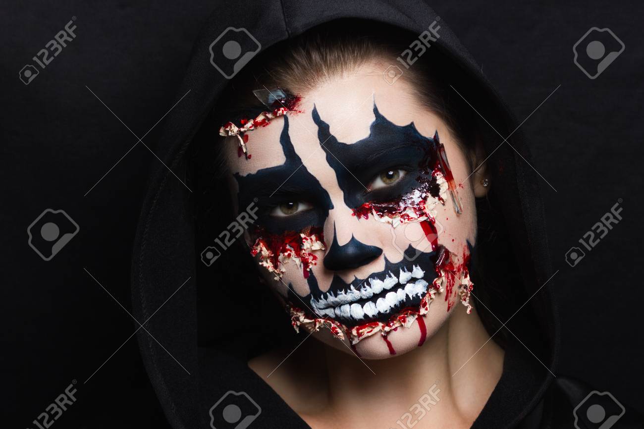 woman monster. Creative dark make-up, conceptual idea for Halloween. Eerie nightmare turning into a black vampire, volume spikes body art painting. Professional photo darkness background horizontal - 94575287 woman monster. Creative dark make-up, conceptual idea for Halloween. Eerie nightmare turning into a black vampire, volume spikes body art painting. Professional photo darkness background horizontal - 94575287