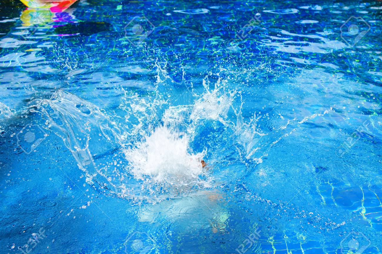 фотосессия с брызгами воды. Splash swim. Splash swim. плавание для детей 12 лет. Splash swim.