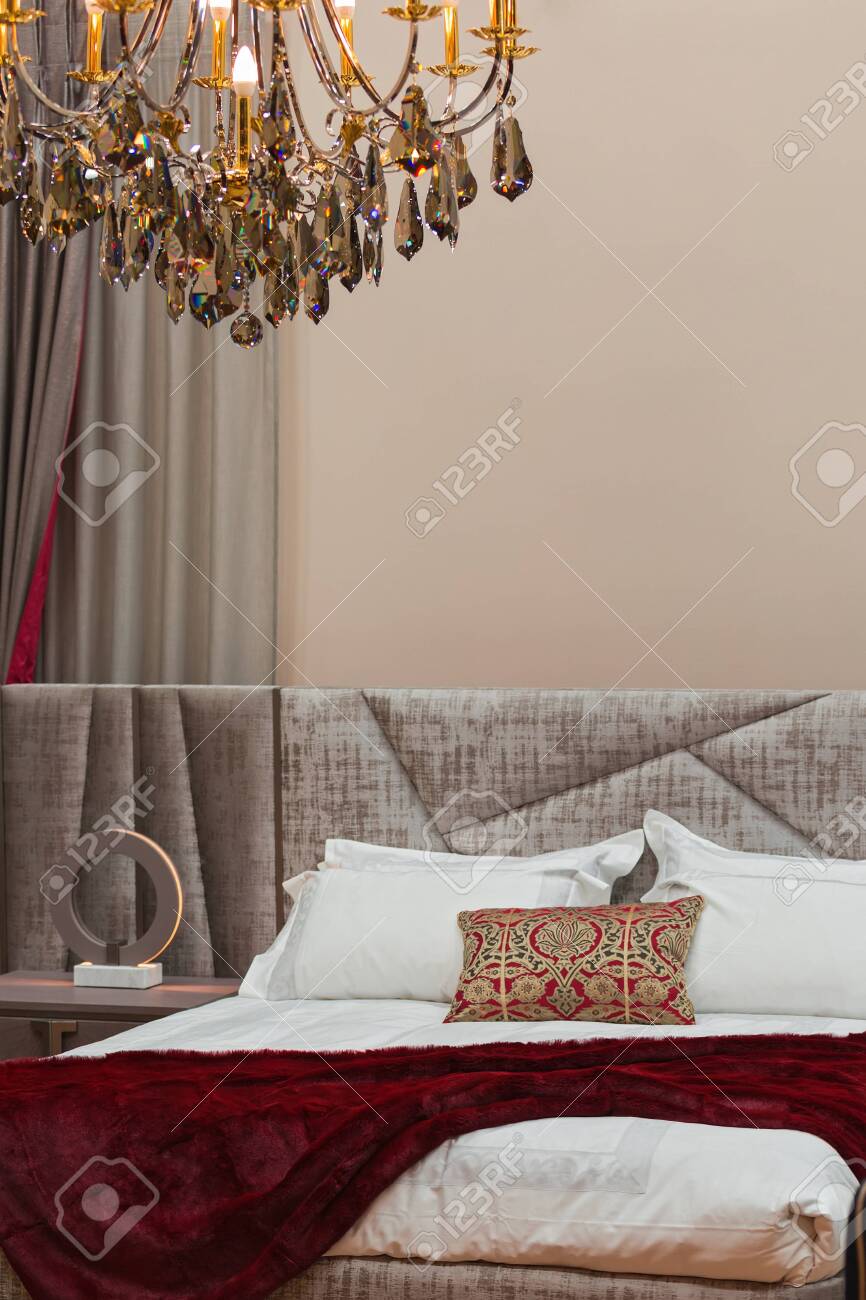 View Modern And Chic Bedroom
Gif