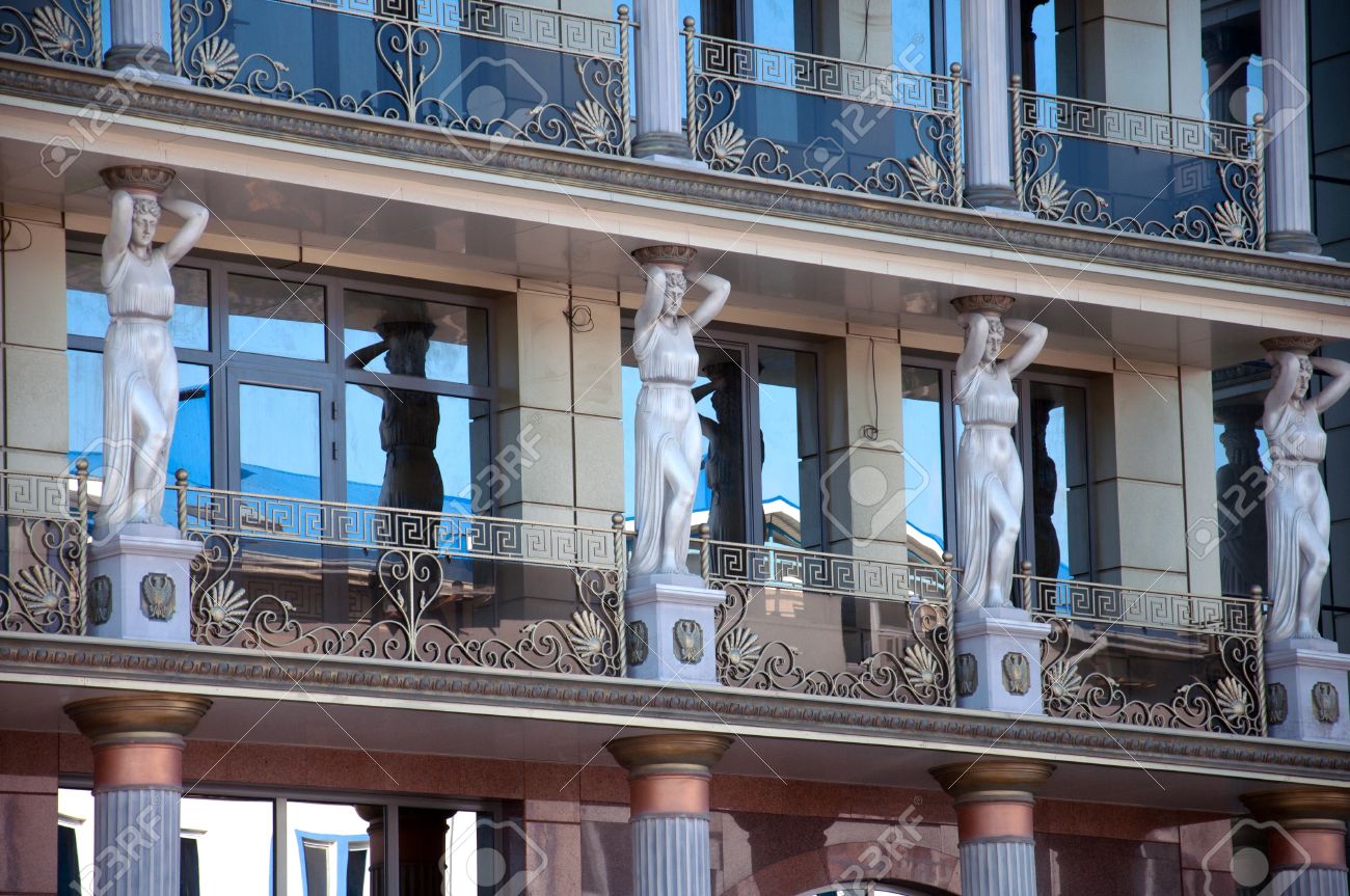 Roman architecture. famous architectural design imanada tren.