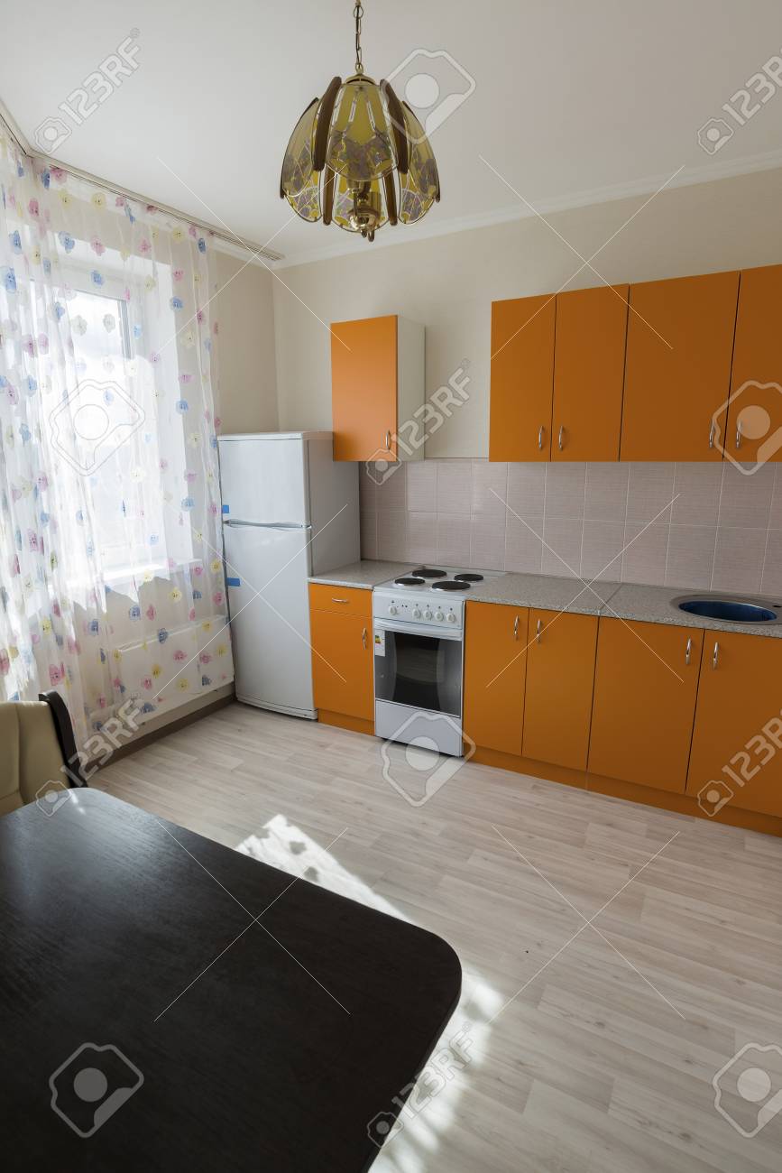 Frammento Di Una Cucina Di Classe Economica Foto Royalty Free ... Frammento Di Una Cucina Di Classe Economica Foto Royalty Free ...