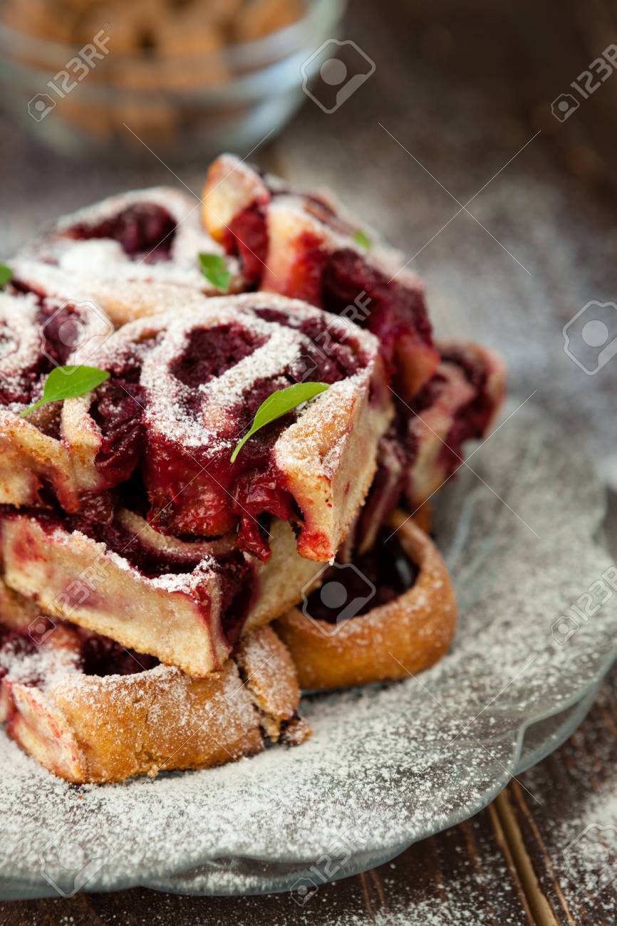 おいしそうな 血色の良い桜のパイ 甘い食べ物 の写真素材 画像素材 Image