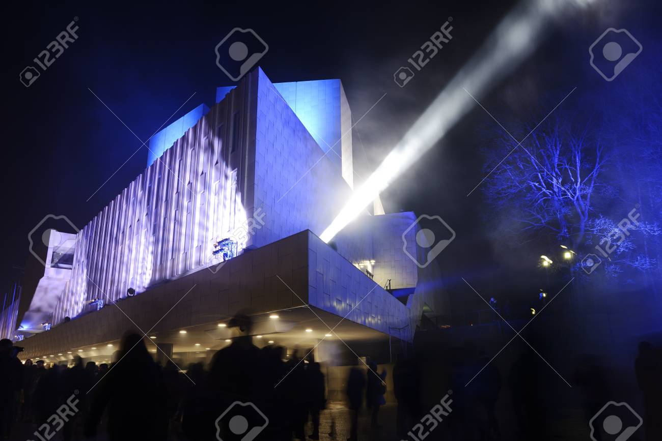 The hallé gave the uk premiere of his second symphony, and the orchestra's previous performances of the karelia suite, and finlandia have been widely acclaimed. Finlandia Halle : Helsinki Finnland 31 Dezember 2016 100 Jahre Unabhangigkeit Finnland Feiert Im Jahre 2017 Sitzung Des Neuen Jahres In Der Finlandia Halle In Helsinki Lizenzfreie Fotos Bilder Und Stock Fotografie Image 84030571