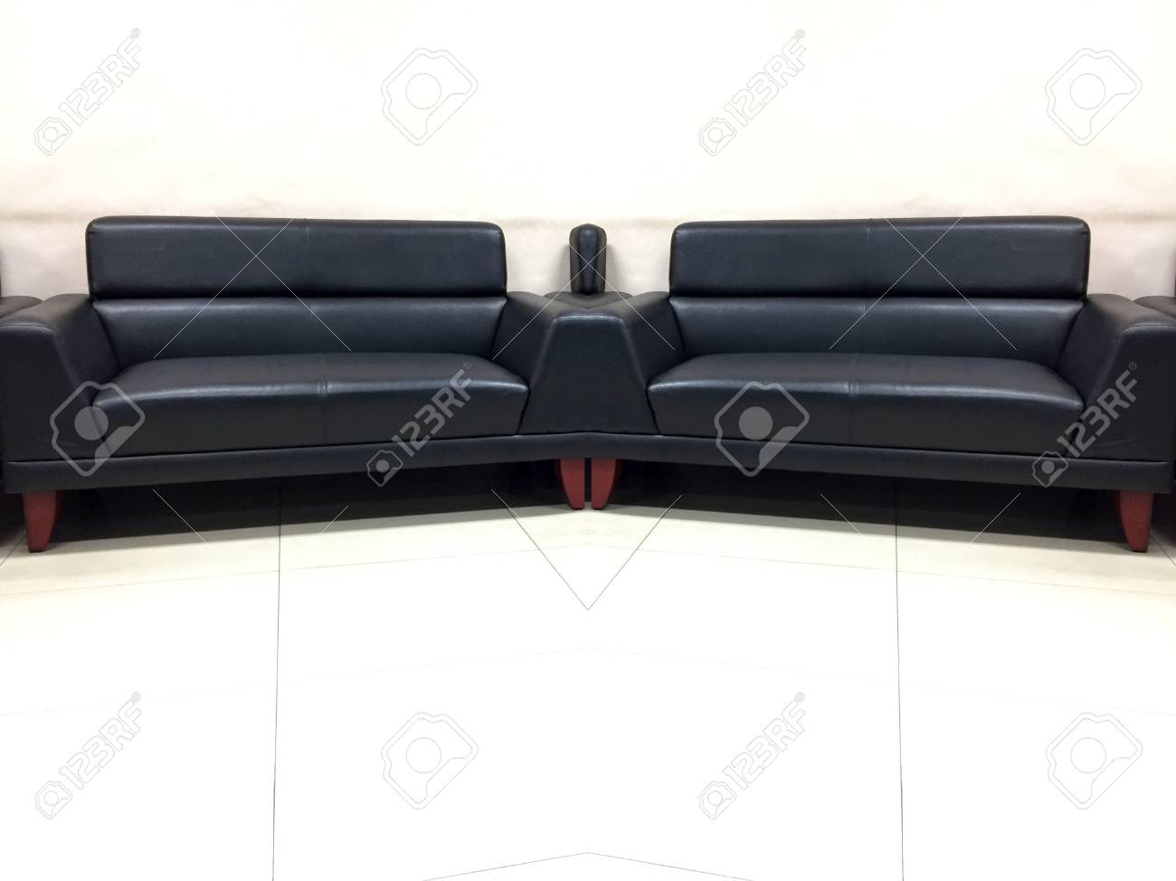 Black Leather Sofa Chair Lizenzfreie Fotos, Bilder Und Stock - Black Leather Sofa Chair Lizenzfreie Fotos, Bilder Und Stock
