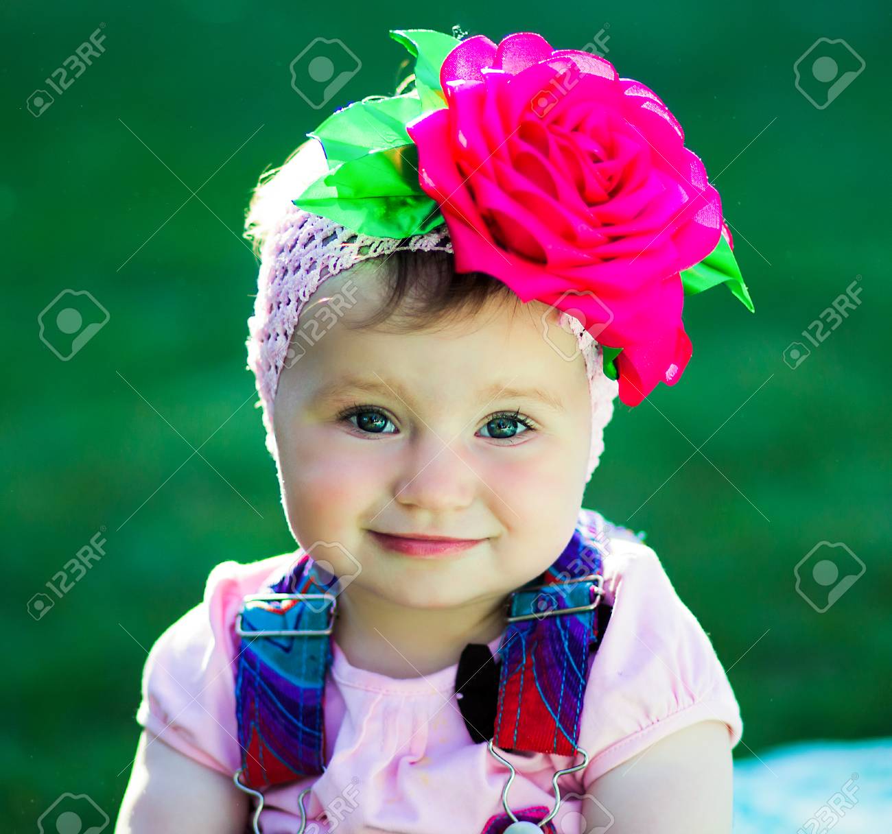 Cabeza De La Cabeza De La Niña Con La Cabeza De La Flor Con Cabeza De La Cabeza De La Niña Con La Cabeza De La Flor Con