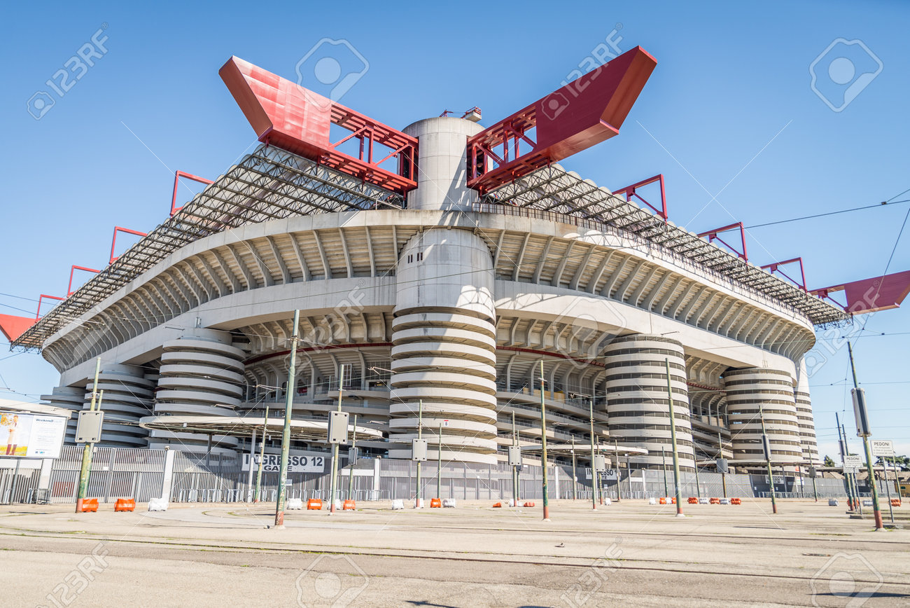 Mailand Italien 27 Marz 2015 Meazza Stadion In Milan In Meazza Stadion Auch Bekannt Als San Siro Stadion Bekannt Ist Spielen Die Beiden Teams Milan Ac Und Inter Lizenzfreie Fotos Bilder Und Stock Fotografie Image